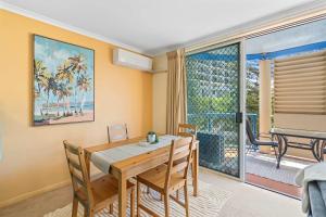 Surfers Beach Resort Coastal Charm Light n Bright