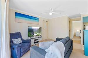Surfers Beach Resort Coastal Charm Light n Bright