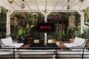 Luxe Victorian Retreat • Walk to Downtown