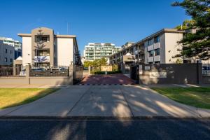 Leafy South Perth 1BR Apartment Walk to River & Ferry