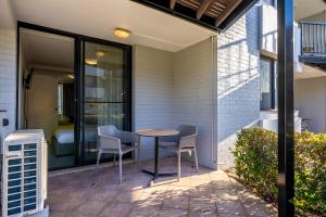 Leafy South Perth 1BR Apartment Walk to River & Ferry