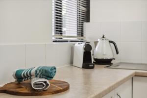 Leafy South Perth 1BR Apartment Walk to River & Ferry