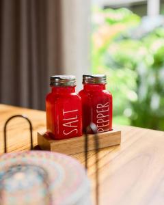 Salt n Pepper - Sage Villa with shared Pool - Adults Only