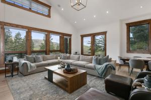 6565 Lookout Drive - Four Bedroom with Spa condo