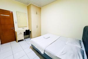 Taisir Residence Near Palmerah Mitra RedDoorz