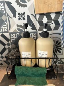 The Train Home Hanoi - Railway View OldQuarter Studio