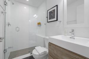 Bright 2-Bedroom Bloordale Getaway Sleeps 6