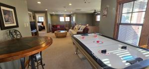 Better At The Lake- 4 bedroom with Hot Tub