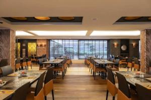 Sunset Paradise Tomorrowland hotel and transport at Hyllit Antwerp