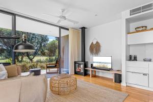 Privately Managed Golf View - Bangalay Villas