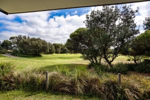 Privately Managed Golf View - Bangalay Villas