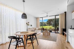 Privately Managed Golf View - Bangalay Villas