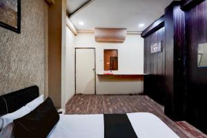 Collection O Lokmanya Nagar Metro Station Formerly Hotel Siddhivinayak