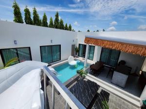 Beloved Bliss Pool Villa Bangsaen พูลวิลล่าบางแสนมีสไลด์เดอร์