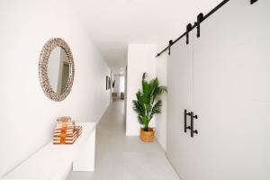 Beach 5min Elegant 3BR Pool Villa Near Holetown