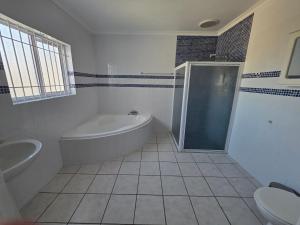 Large 3 bedroom house with swimming pool, close to beach, cinema and shops