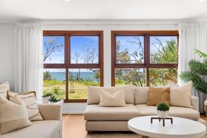 Absolute Beachfront Paradise in Buddina