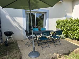 1008 - Maison 5p dans une résidence privée avec piscine.