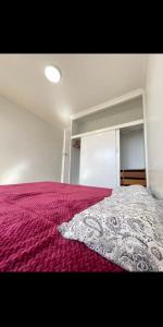 Budget-friendly room near Sunshine Station to CBD