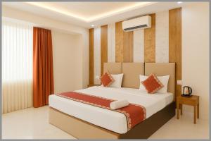 Hotel Shree Ramayanam Premium Near Ayodhya Railway Station 200m - Shri Ram Janmbhoomi Temple 900m - Free Wifi and Parking Facility - Fully Air conditioning Premium Room- Best Premium Hotel In Ayodhya