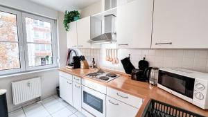 Ferienwohnung in der Stadt mit kostenfreier Tiefgarage bis 1,50m Fahrzeughöhe - 2 Doppelbetten, Küche, Bad