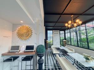 Marigold Sukhumvit - Free Shuttle to BTS Bearing Station