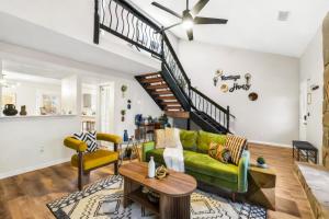 Heritage Haus - Luxe 2BR w Deck, Pets OK, Wi-fi, Near Marietta Sq