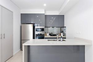 Stylish 2BR - Close to Station & 5 Mins to Airport