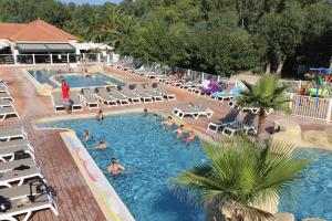 Complexes hoteliers Camping La Pinede : photos des chambres