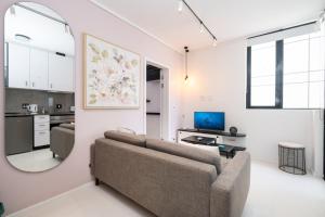 Flamingo 609 - Spacious 1 Bedroom Sea Point Apartment