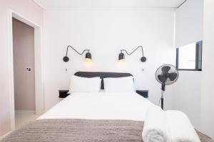 Flamingo 609 - Spacious 1 Bedroom Sea Point Apartment