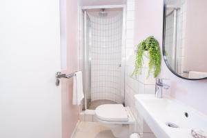 Flamingo 609 - Spacious 1 Bedroom Sea Point Apartment