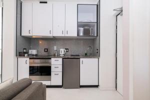 Flamingo 609 - Spacious 1 Bedroom Sea Point Apartment