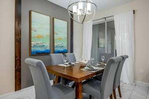 Disney Getaway Townhouse with Private Pool. Book Now CG3435