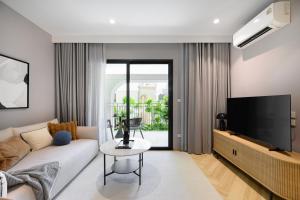 Bang Tao - 10 Min to Beach - Balcony Overlooking Pool