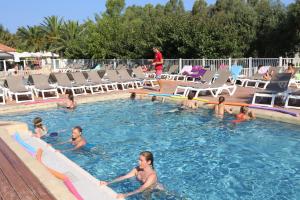 Complexes hoteliers Camping La Pinede : photos des chambres