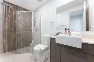 Cozy 2BR Waterloo Haven Near Cafés & Parks