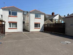 Long Stay Modern 1BR Near Independent Eateries Whitchurch Rd