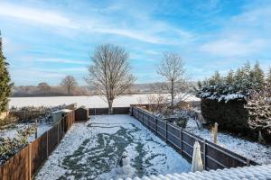 Tranquil 3-Bed Home with Garden View & Parking