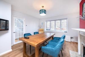 Tranquil 3-Bed Home with Garden View & Parking