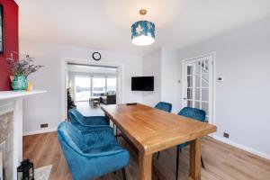 Tranquil 3-Bed Home with Garden View & Parking