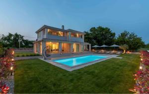 Stunning Home In Stanisi