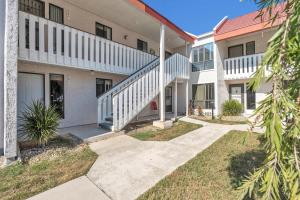 Runaway Bay 283 condo