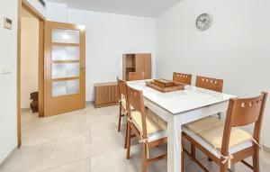 Amazing Apartment In Vinaroz With Wifi