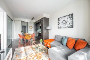 Bright 1 Bedroom High Floor in the Heart of Downtown