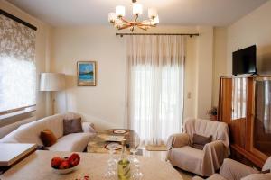 Anastasias Kastoria Cozy Modern Garden Retreat