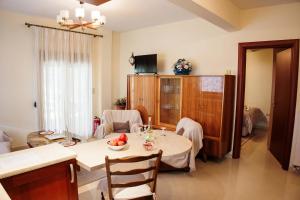 Anastasias Kastoria Cozy Modern Garden Retreat