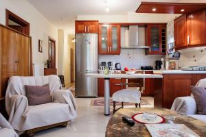 Anastasias Kastoria Cozy Modern Garden Retreat