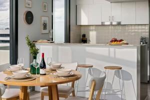 City Meets The Sea Melbourne Penthouse