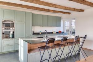 Maison pour 12 avec grand jardin et piscine